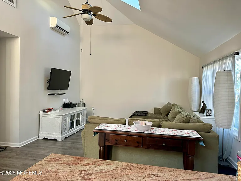 559 Tarpon Ave — Photo 4