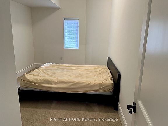 5th image of 61 Headwater Cres