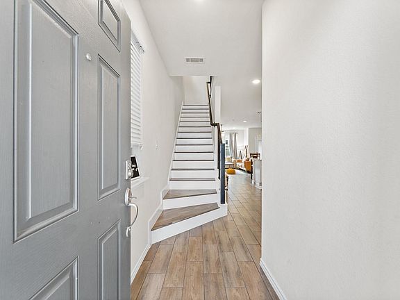 3rd image of 3419 Avondale View Dr