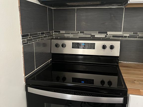 Above stove microwave 
Electric stove