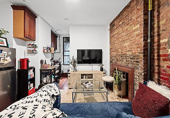 3rd image of 269 E 10th St APT 4