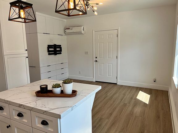 4th image of 15533 Superior St #2