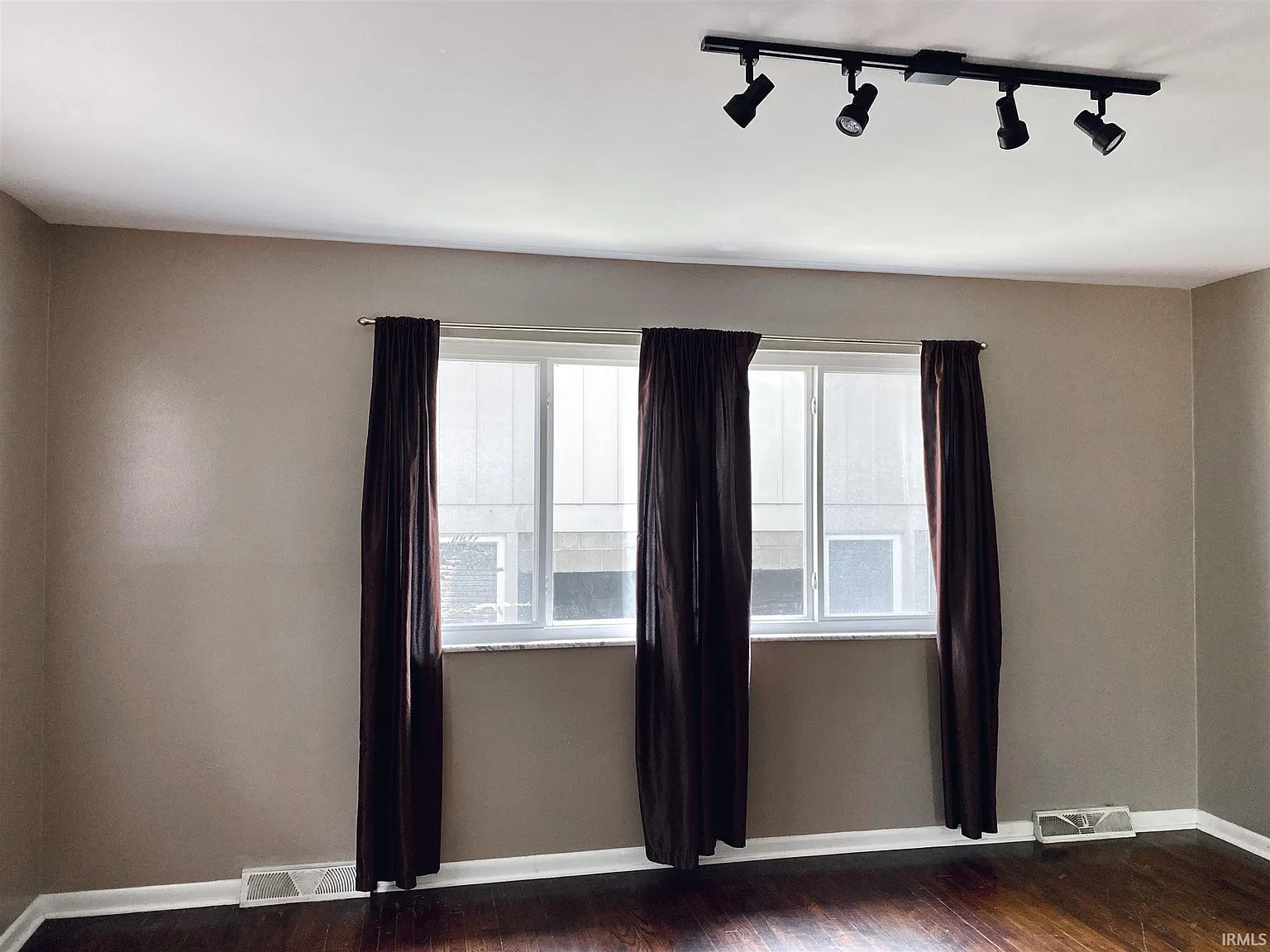 3 bed, 2.0 bath, 1200 sqft, $1,750 — Photo 3
