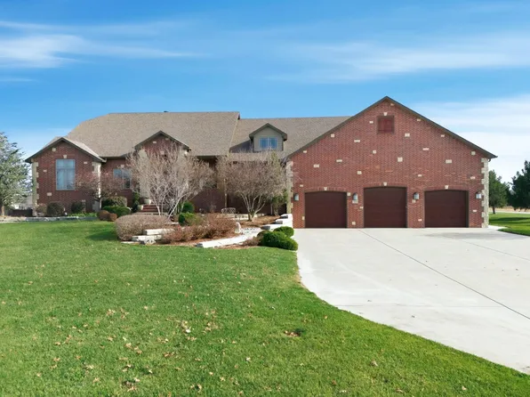 1640 S Lloyd Stearman Dr, Benton, KS 67017