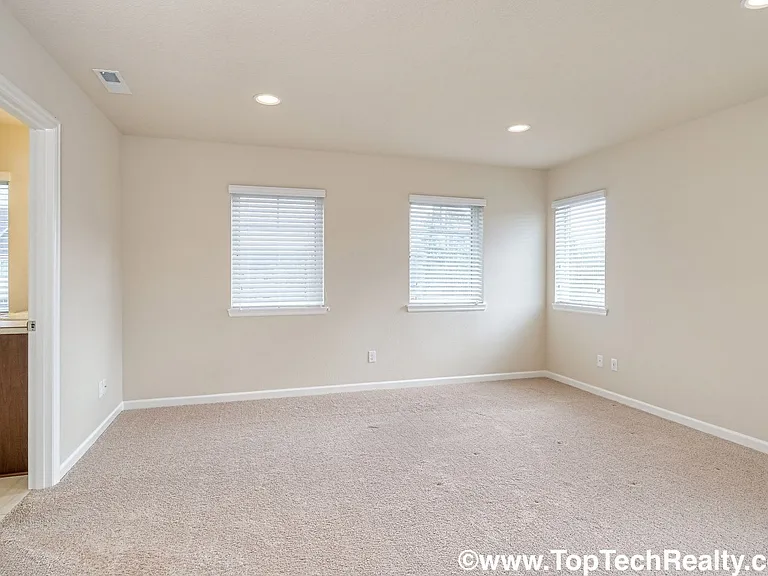 7226 NW Abigail Ter — Photo 16
