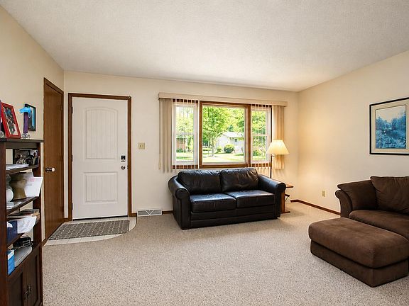3rd image of 214 Terrace View Dr