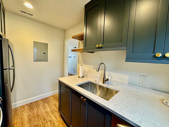 5th image of 100 Lewis Dr Unit 3C