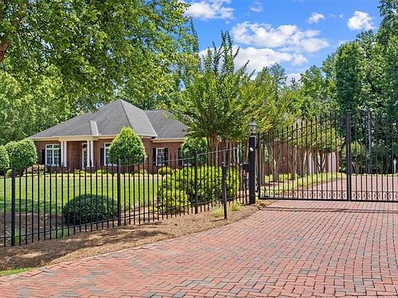 3rd image of 3603 Maudan Ct