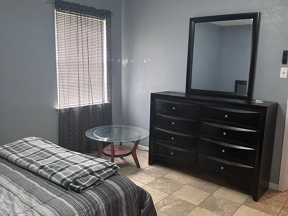 2nd image of 2406 Botanical Dr