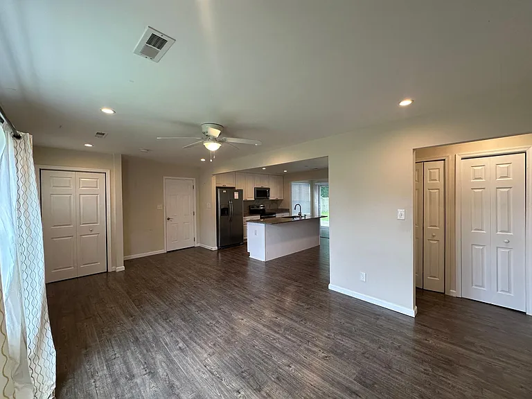 2141 Jeffrey Dr — Photo 4