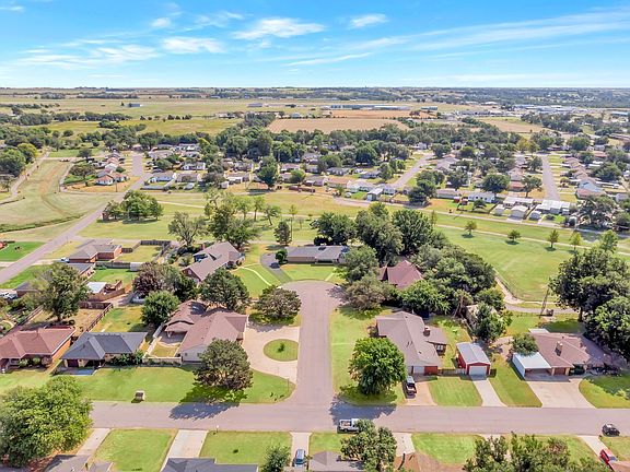 2nd image of 101 Sunset Cir