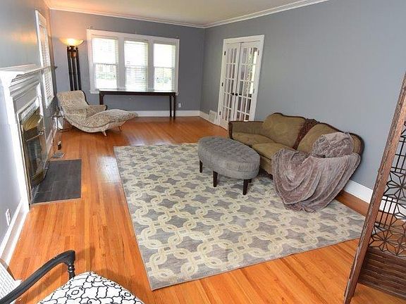 5th image of 2924 Jackson Dr