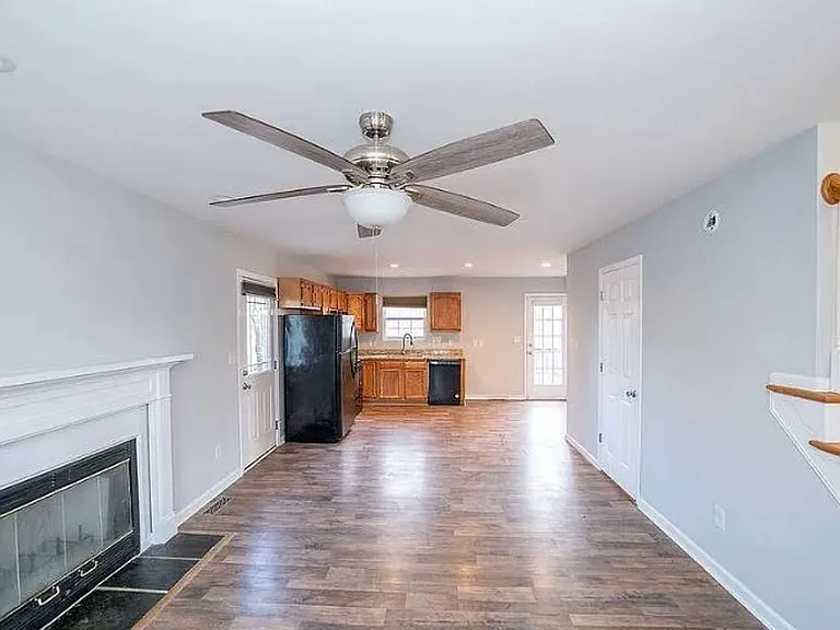 25 Glen Burnie Rd — Photo 1