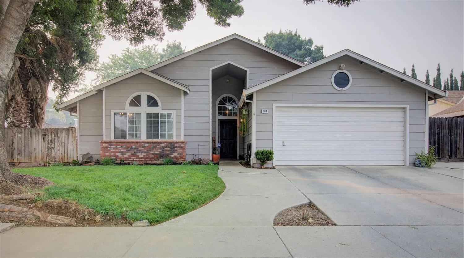 604 Westfield Ln photo 1