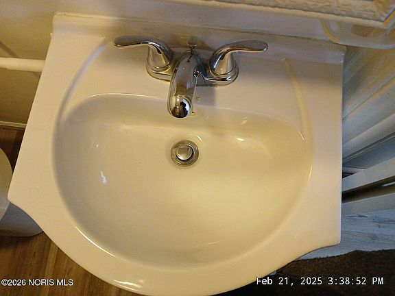 4th image of 549 Spencer St