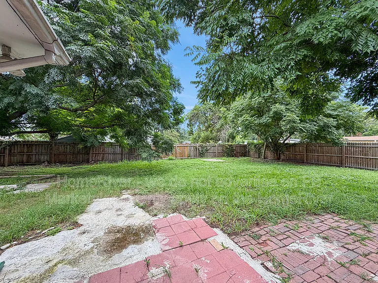 1455 Bethesda St — Photo 17