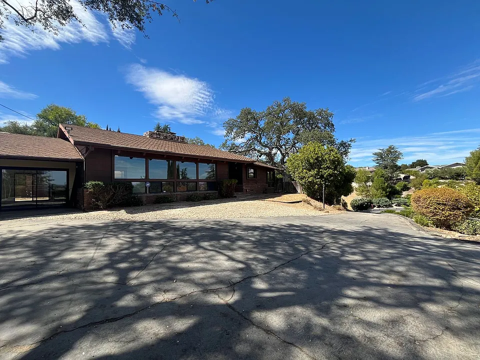 420 Fairview Ln