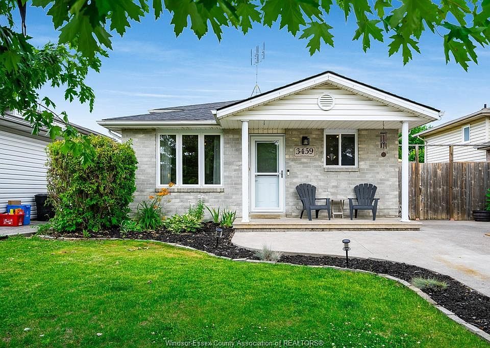 1st image of 3459 Caribou Cres