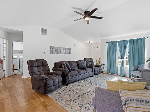 3rd image of 525 Emory Creek Boulevard