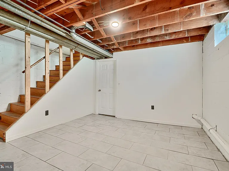 530 47th St — Photo 27