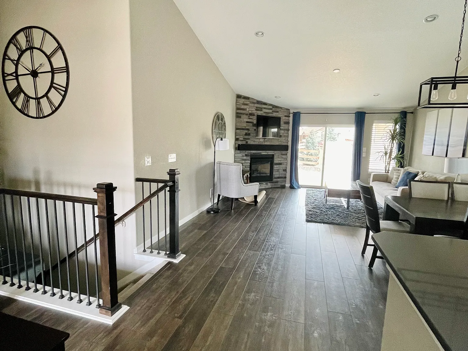 4 bed, 2743 sqft, $2,850 — Photo 3