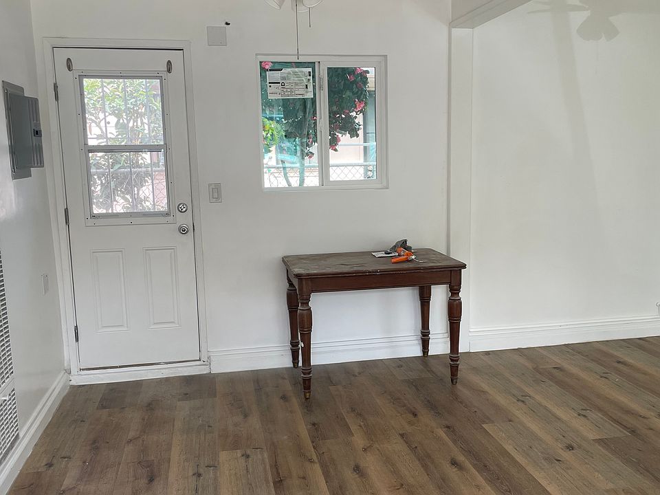 Kitchen table area