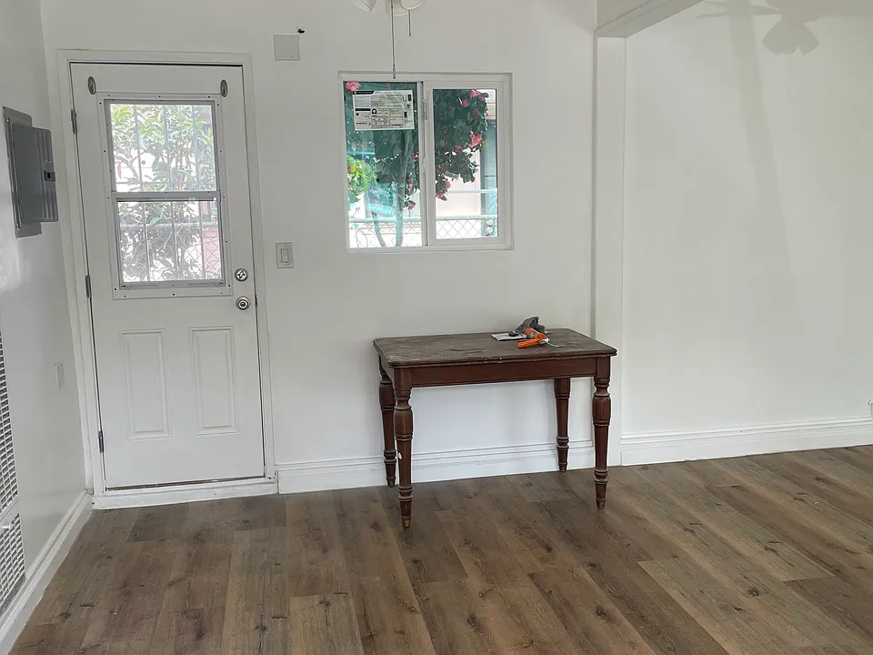 Kitchen table area