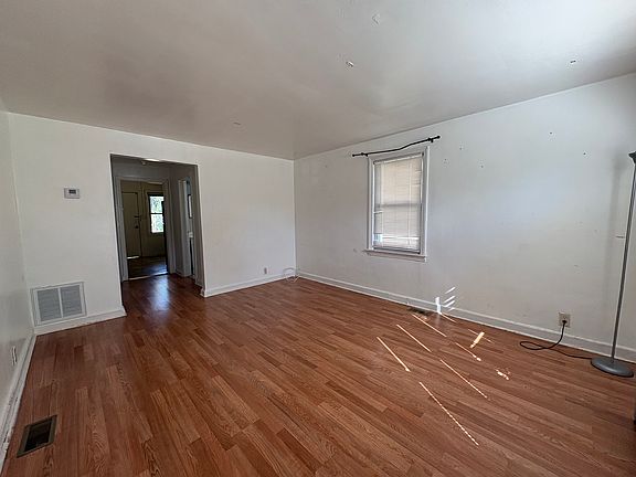 4th image of 1115 Sheridan Ave APT D