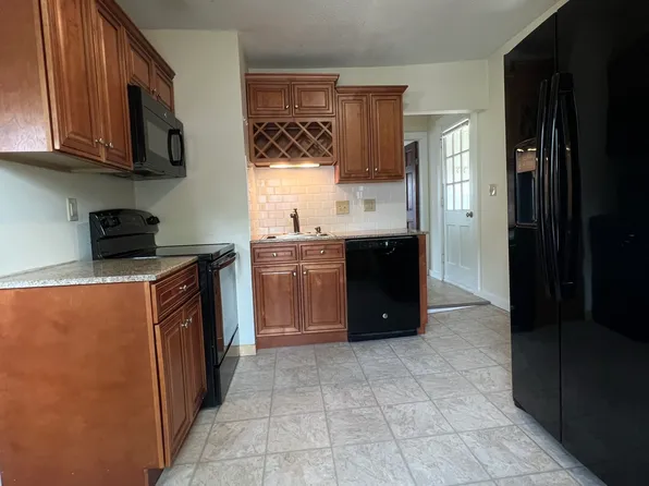98 Market St #2, Northampton, MA 01060