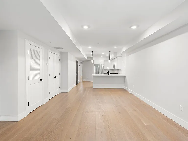321 W Broadway #1 — Photo 11