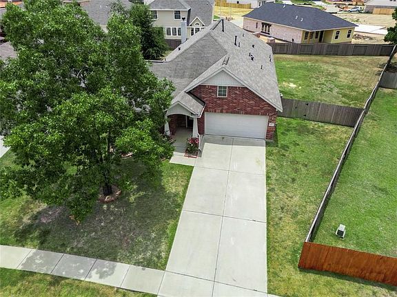 2nd image of 18613 Legend Oaks Dr