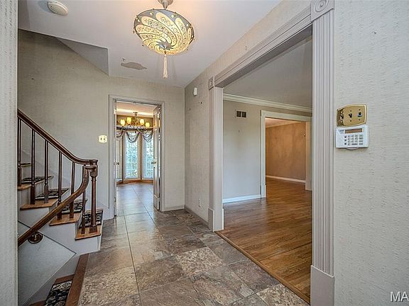 3rd image of 12122 Regency Dr