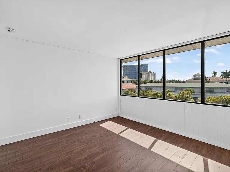 1531 SE 15th St #8 — Photo 14