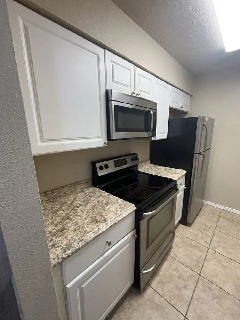 2-bedroom, 1-bathroom home located in the vibrant city of Albuquerque — Photo 3
