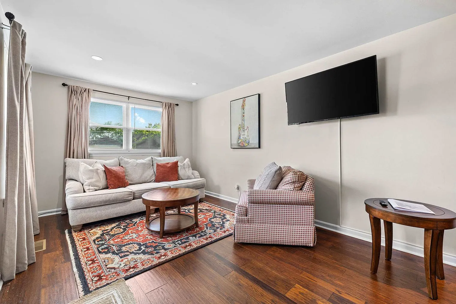 3 bed, 2.0 bath, 1119 sqft, $4,195 — Photo 2