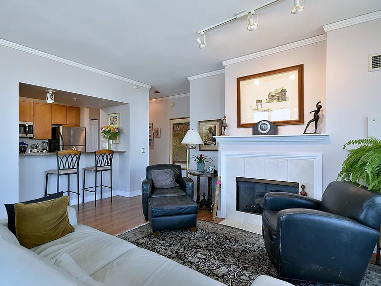 200 N Jefferson St #2106 — Photo 4