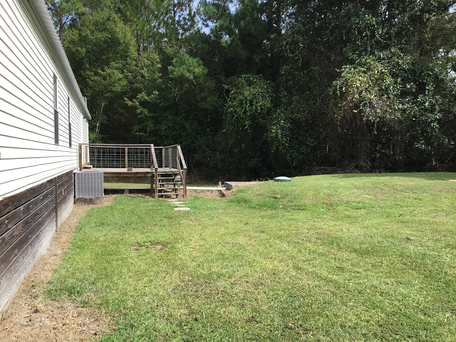 3 bed, 900 sqft, $1,200 — Photo 2