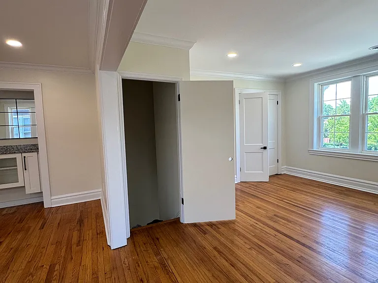 Entry to apartment