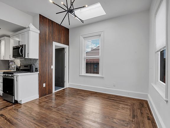 5th image of 215 Broadway St #2B