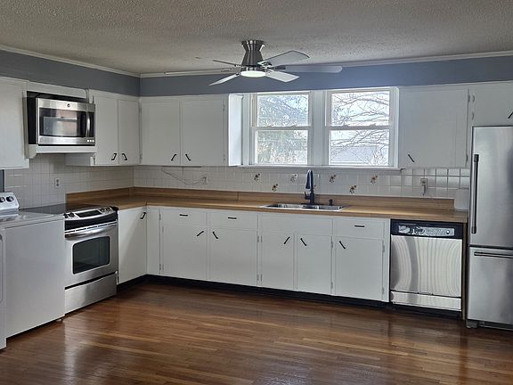 2nd image of 267 Dwelly St #1