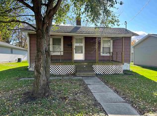 1014 W Vandeveer St, Taylorville, IL 62568
