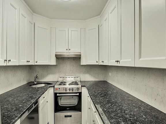 5th image of 6 E 36th St APT 4R