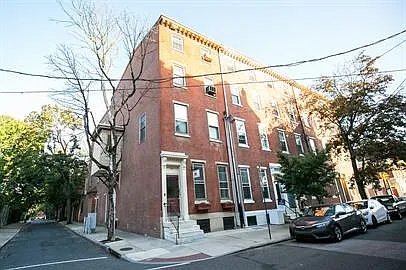 409 S 9th St — Photo 12