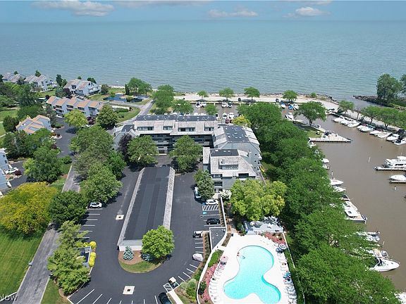 3rd image of 647 Mariner Village Dr