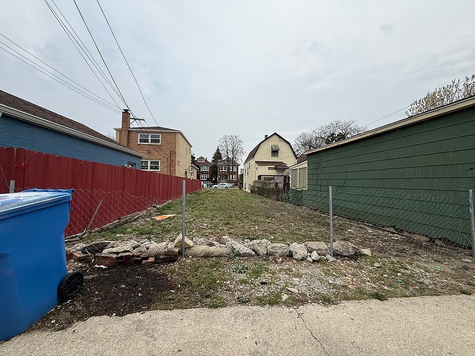 2nd image of 7116 S Artesian Ave