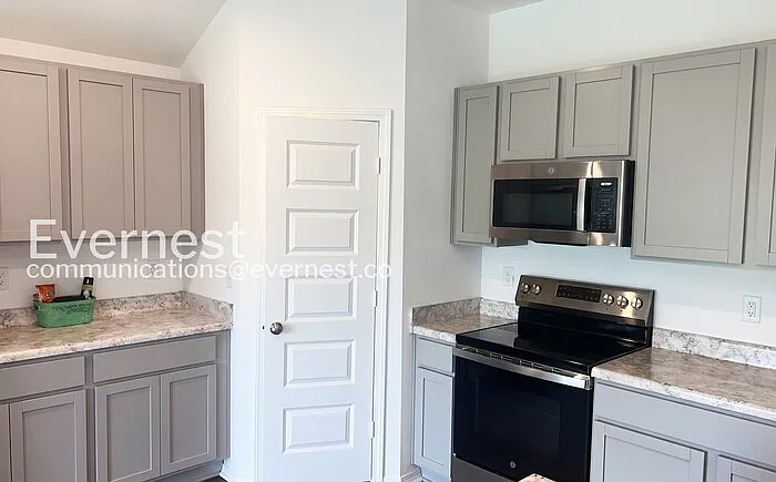 6680 Hollywood Ave — Photo 3