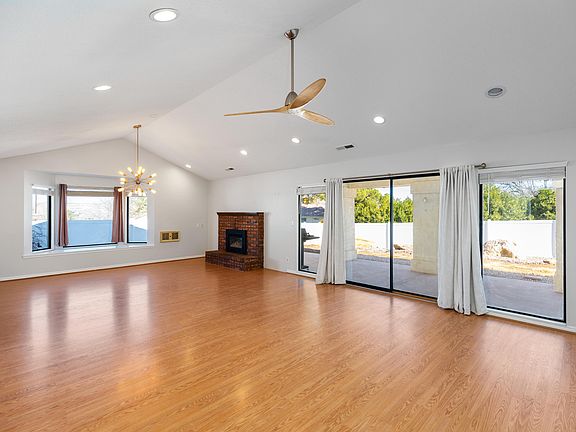 4th image of 2985 Sandalwood Cir