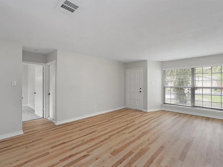 2532 Chaparral Trl — Photo 4