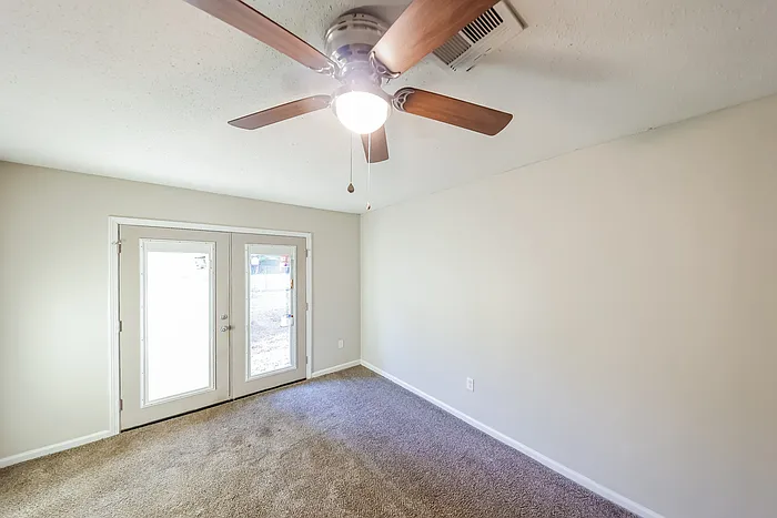 323 N Burbank Dr — Photo 6