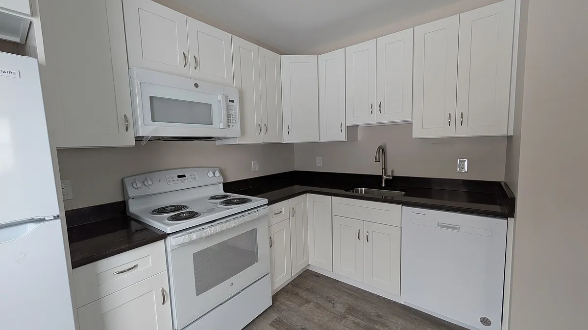Kitchen features all new high-efficiency appliances (refrigerator, stove/oven, dishwasher, microwave) - 464 Race St #3